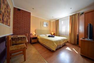 Отели типа «постель и завтрак» Casablanca Pokoje i Apartamenty Казимеж-Дольны Стандартный трехместный номер-3